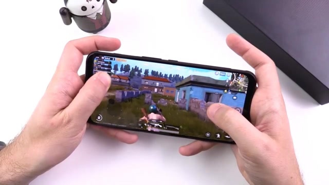 性能怪兽红魔3电竞手机上手评测：特色功能、拍照、游戏全面体验