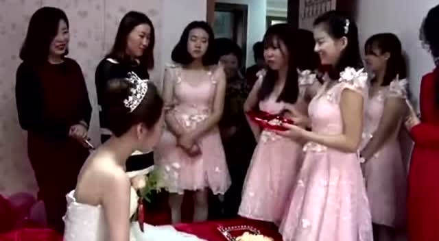 喜欢做伴娘的妹纸估计是嫁不出去了!