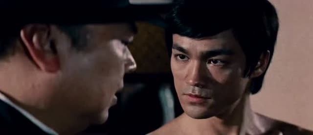 《精武门》甄子丹版陈真海边玩双截棍,小时候也想这样
