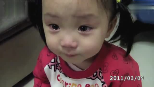 东北小女孩边哭还边哄妈妈,太萌了!