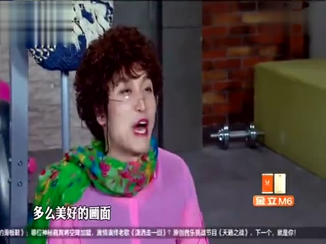 邓紫棋与张海宇合作小品《青岛大姨》一开场就乐得停不下来.