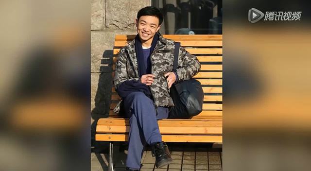 艺考女生室外半裸做俯卧撑内裤秀女生男生晒中模特露动漫肌肉图片