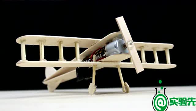 教你如何用雪糕棍制作一架螺旋桨飞机,动手吧!