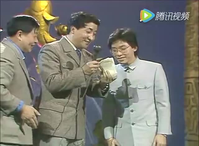 经典时刻1984年春晚香港歌手张明敏演唱《乡间的小路》