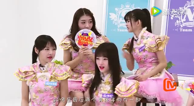 罗兰生日会:鞠婧祎为罗兰温柔编发,林思意视频献表情包(1113 snh48 n