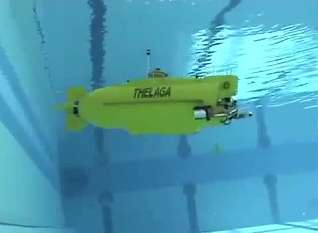 97%的人没见过的高级的遥控潜水艇 在水底享受自由遨游的样子