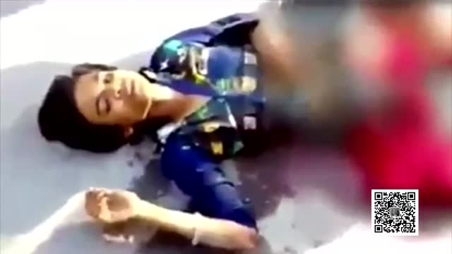 冷漠实拍印度少年遭车辗挣扎半小时死亡 路人只顾拍照