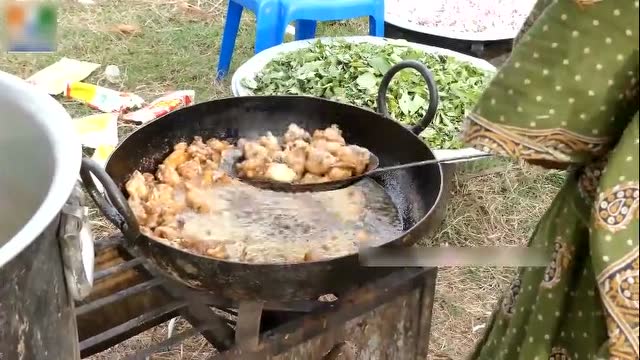 实拍印度人的大锅饭:咖喱鸡的制作过程,真是长见识了!