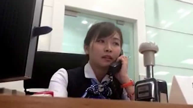 银行美女柜员狂飙外语,牛人一个