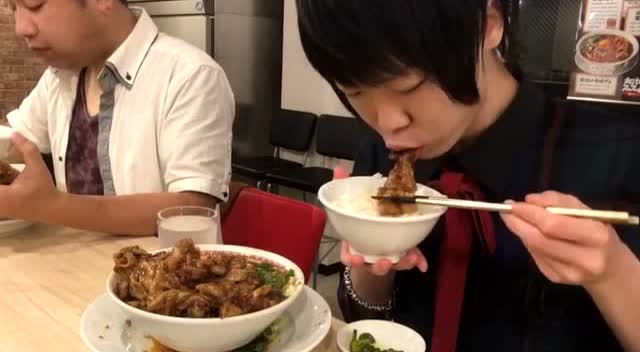 日本大胃王:draco小哥限时挑战超大份拉面配饭 快进版
