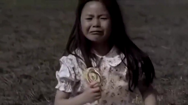 还记得星爷《功夫》里的小哑女吗?如今长大了变这样了