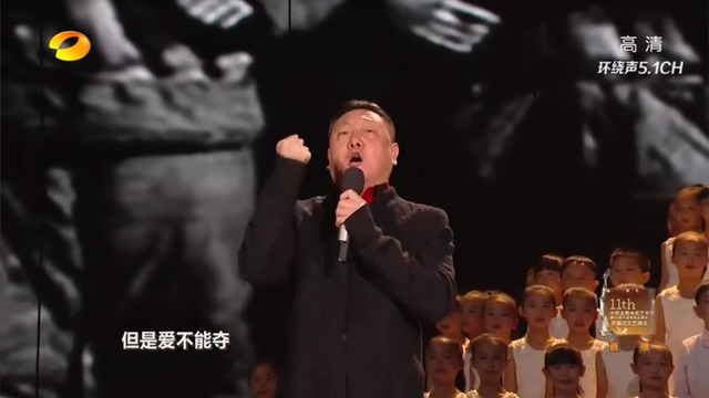 歌王韩磊挑梁合唱团雄浑演绎《在此刻》