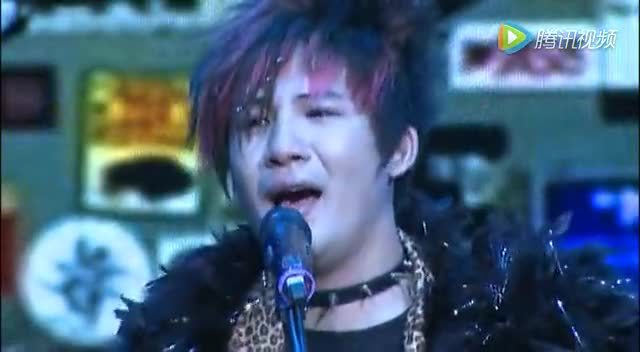 大张伟哭着唱《静止》《花》等歌曲串烧 花儿乐队告别演唱会