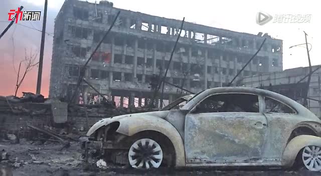 天津滨海爆炸千余车辆焚毁 成汽车坟墓截图
