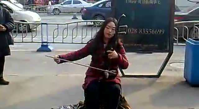 广西最牛乞丐,街头演唱,不比原唱差