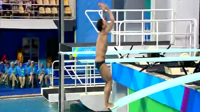 跳水男子3米跳板预选赛 何超第五跳64.80分