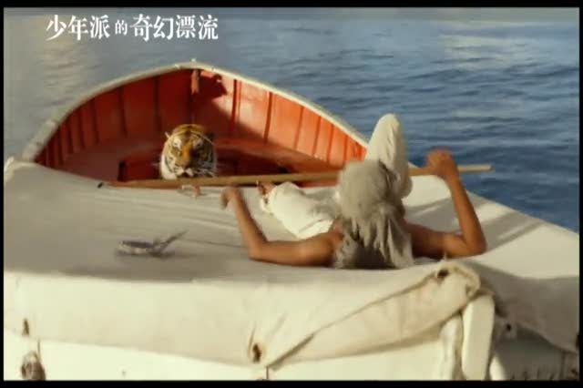 《少年Pi的奇幻漂流》片段之海上飞鱼来袭