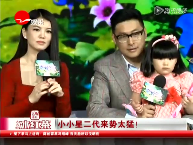 田亮女儿森蝶海边戏水 见海浪扑来一路狂奔