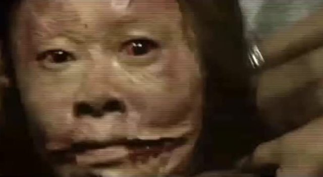 恐怖电影片段:剧组拍女主角上吊的戏,不料失误弄假成真.