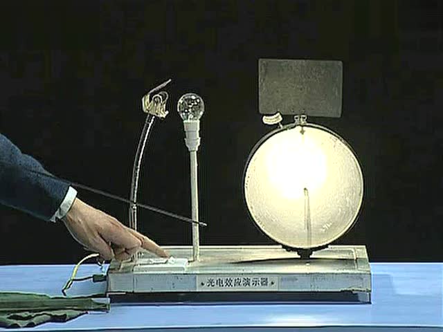 高中物理实验视频 光电效应现象