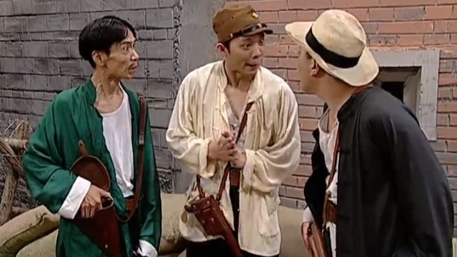 贾队长这枪真霸气,三个人才能拔得出来!