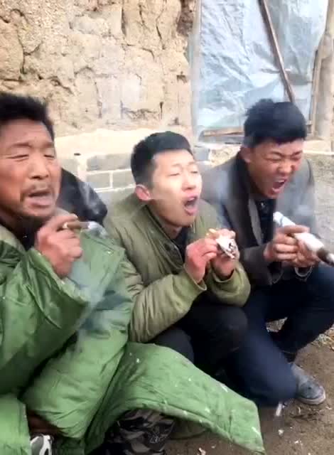 抽烟少活五秒笑一笑多活十秒 这句话可把农村大爷坑苦了