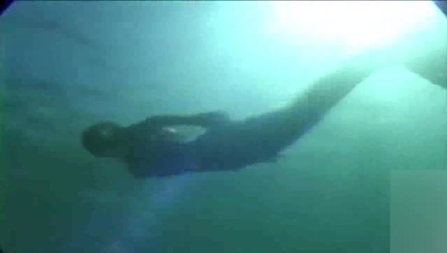 国外一名潜水员声称自己在深海拍摄到神秘的美人鱼