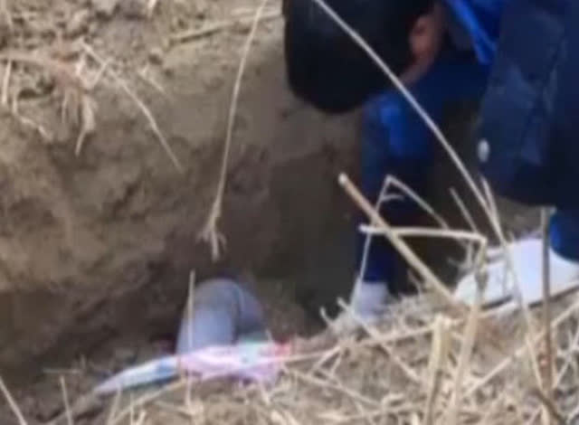 "东营劫杀人案"被害人岳某某遗体在一沟渠被发现