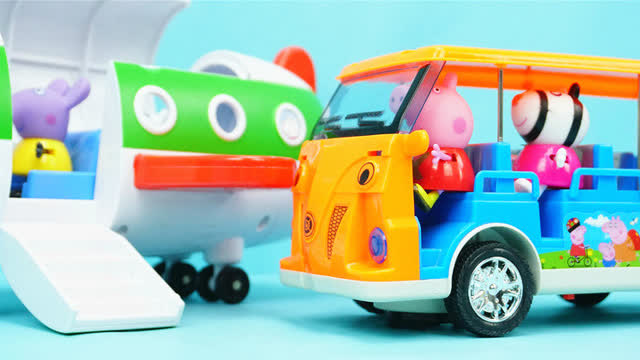 粉红猪小妹 佩奇的校车与飞机 小猪佩奇 玩具