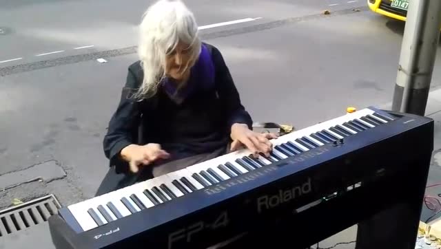 郎朗弹钢琴视频