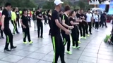 广场鬼步舞歌曲大全-鬼步舞教学基础舞步