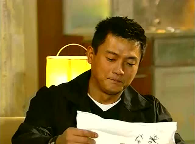 陀枪师姐:三元第一次做刺绣,还没有女儿绣的好,被老公嘲笑了