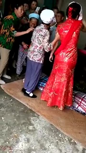 冥婚 你一定没见过的婚礼现场 阴阳相隔做给活人看!