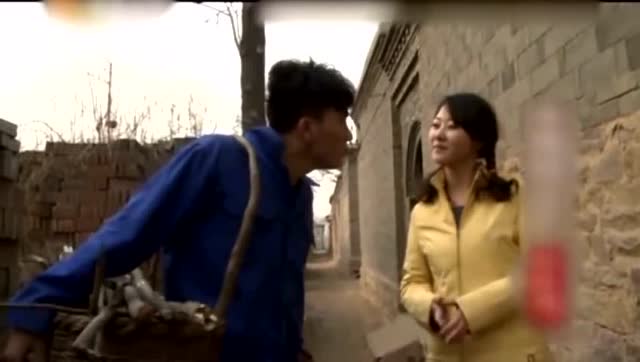 饭店3个漂亮女服务员,笑死个人喽!