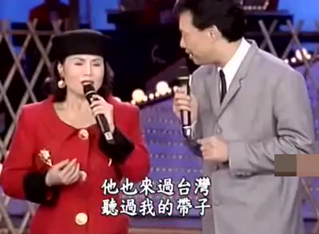 费玉清,陈小云俩人互相调侃现场爆笑不断,小哥魔性舞蹈再次上演