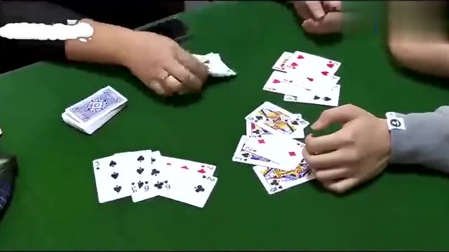 这么打牌,你不输才怪