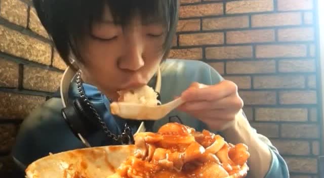 日本大胃王:draco小哥限时挑战超大盘猪肉盖饭 快进版