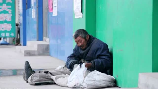 对不起,把你当成了乞丐,让人感动的一位流浪汉