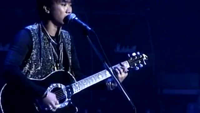 《谁伴我闯荡》黄家驹 一首安抚灵魂的歌曲 在痛苦中爆发的向往