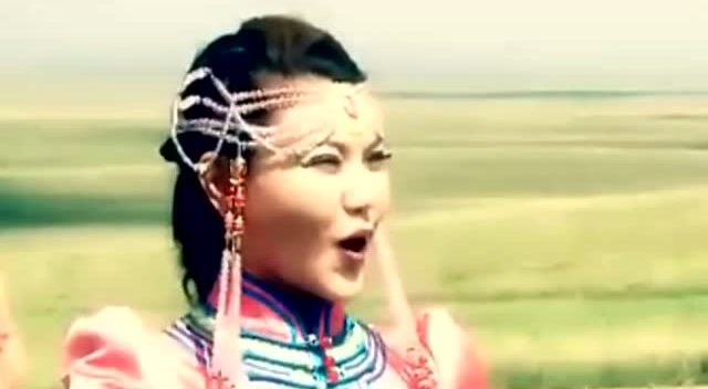 乌兰图雅一曲《相思草》用歌声感受生活 去看不一样的风景