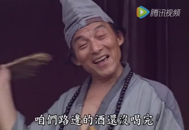 游本昌版济公 穷秀才当官后也学会了贿赂 济公一旁越看越笑的欢