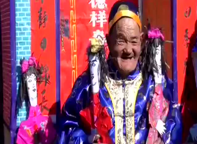 奇闻真事 农村六旬老人穿寿衣上演活人出殡 给自己办葬礼