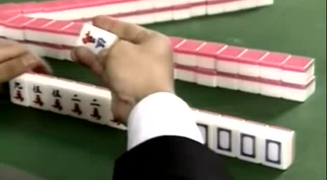 麻将桌上出老千被逮现行,这对龌龊男女麻烦大了!