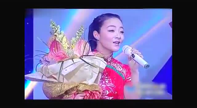 王小妮演唱陕北歌曲《三十里铺》歌声和美貌都远胜二妮!