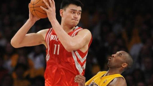 nba姚明篮球俱乐部小学员集体表演《小苹果》