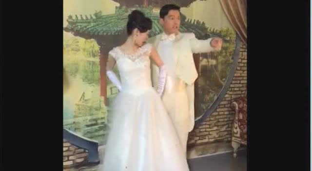 《伪装者》拍婚纱照片段花絮 胡歌:都拍了系个屁呀