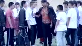 女子在学校被小混混欺负,谁知道黑社会大哥路过,看其怎么处理的