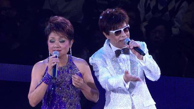 20多岁的赵雅芝和《上海滩》原唱者现场合唱
