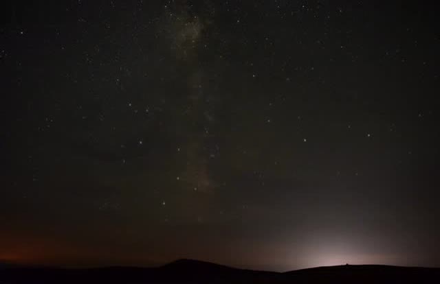夕阳落日 黑夜繁星延时摄影:旋转的银河星空