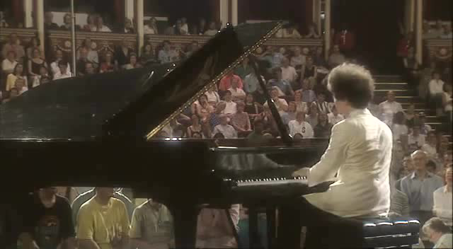 学钢琴的人都应该看看基辛的《钟》感受神仙般的演奏！